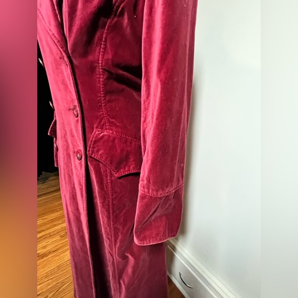 Beautiful Velvet Double Breasted Coat - Picture 2 of 6